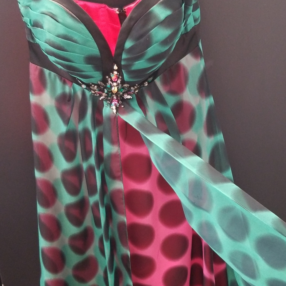 Formal gown - Picture 2 of 4